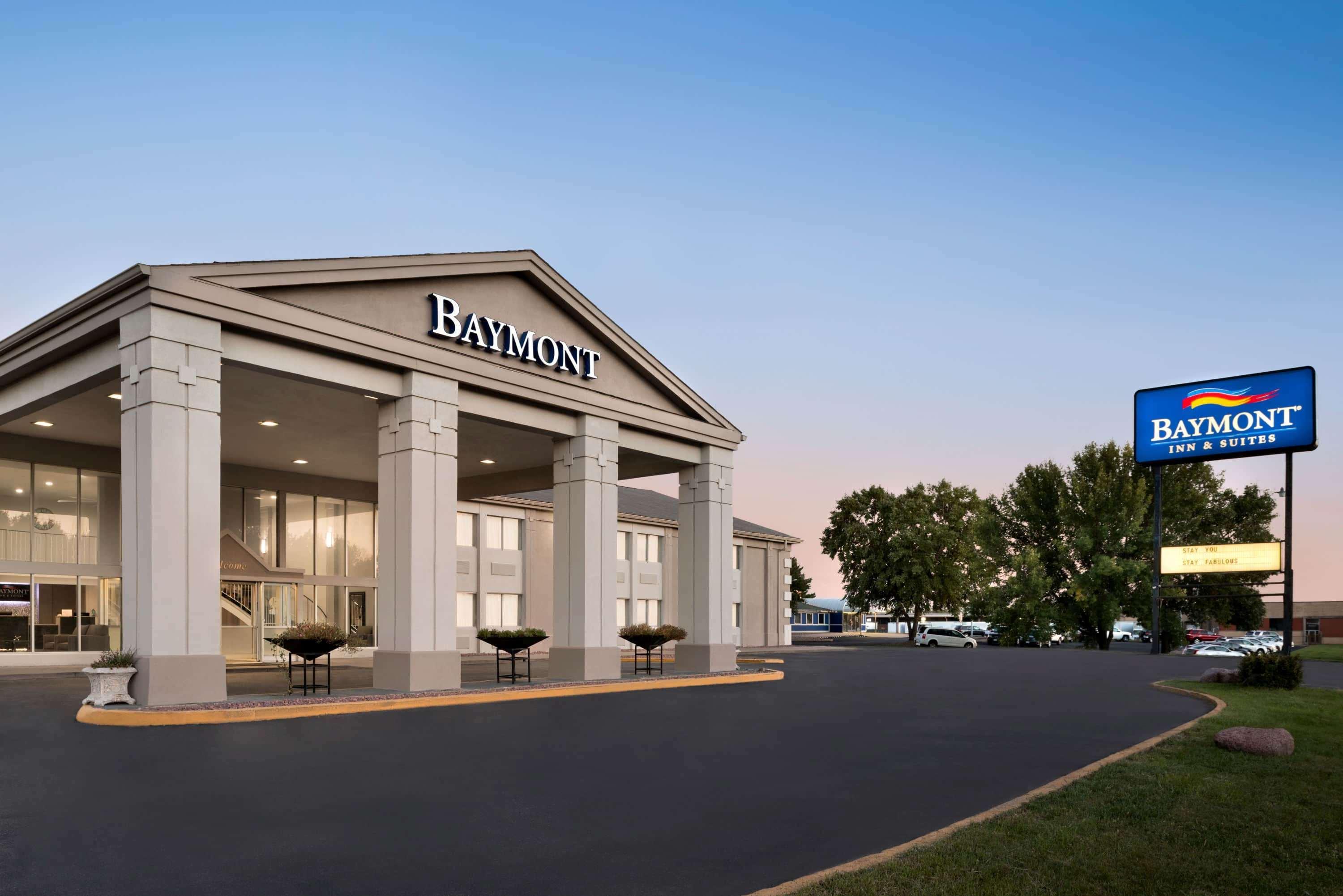 Baymont By Wyndham Des Moines North Hotell Exteriör bild